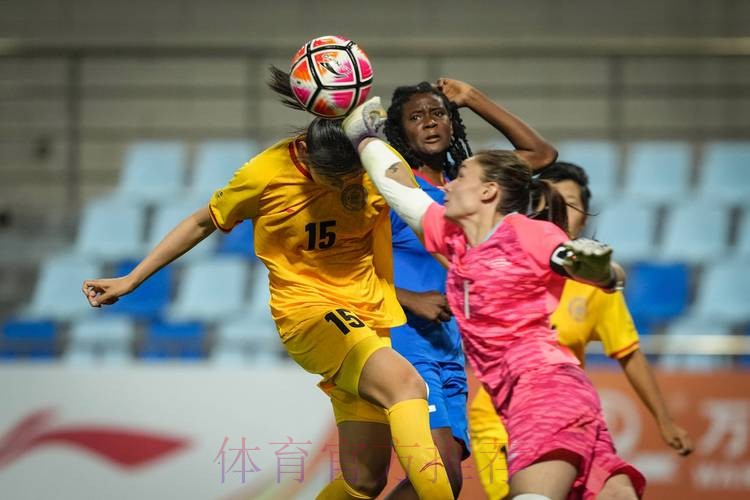 烈日高温下 “最小女足国家队”的世界杯祝愿 烈日高温下 “最小女足国家队”的世界杯祝愿